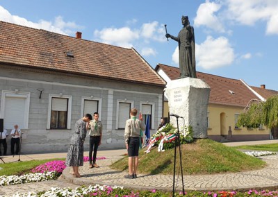 Pietny akt kladenia vencov v partnerskom meste 